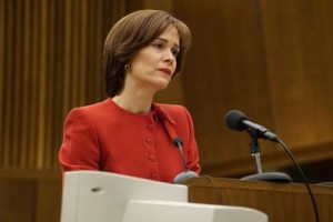 THE PEOPLE v. O.J. SIMPSON: AMERICAN CRIME STORY "Manna From Heaven" Episode 109 (Airs Tuesday, March 29, 10:00 pm/ep) -- Pictured: Sarah Paulson as Marcia Clark. CR: Byron Cohen /FX